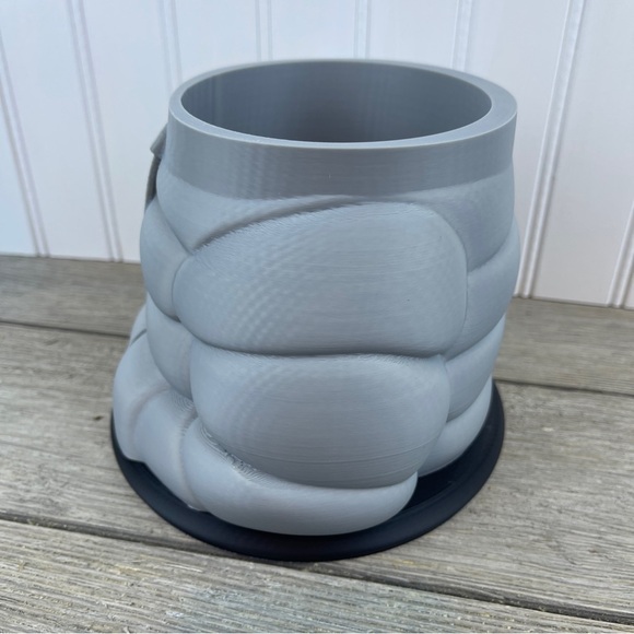 Quirky Puffy Jacket Planter Pot, Inflated Jacket Flower Pot, Indoor planter - Picture 4 of 9